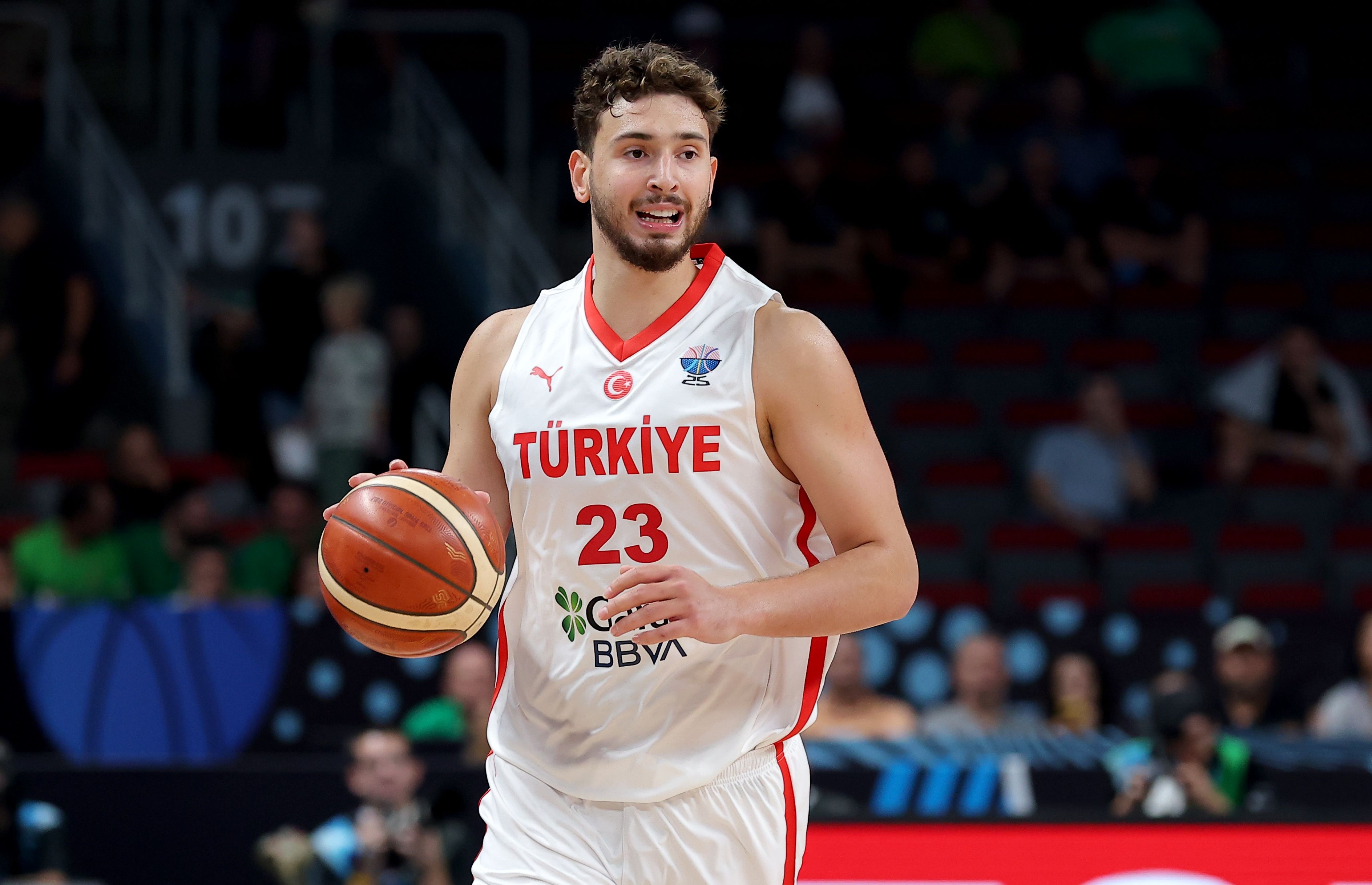 开云平台入口-斯通盛赞申京表现统治级：体型出色比赛投入，全队倍感振奋