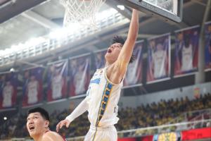 媒体人:首钢昨日就刘传兴造成曾凡博重伤的判罚向篮协提起申诉