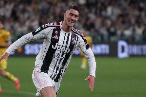 开云app-续约吗？DV9仅出场30分钟独造3球是本赛季欧冠最多 近7场6球1助