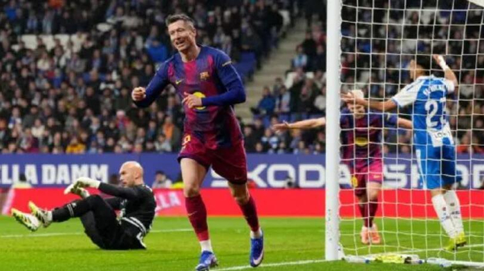 开云平台入口-巴萨考虑降薪续约莱万，弗里克希望其留队至2027|巴塞罗那|罗伯特·莱万多夫斯基|拉波尔塔|弗拉霍维奇|马德里竞技_新浪体育_新浪新闻